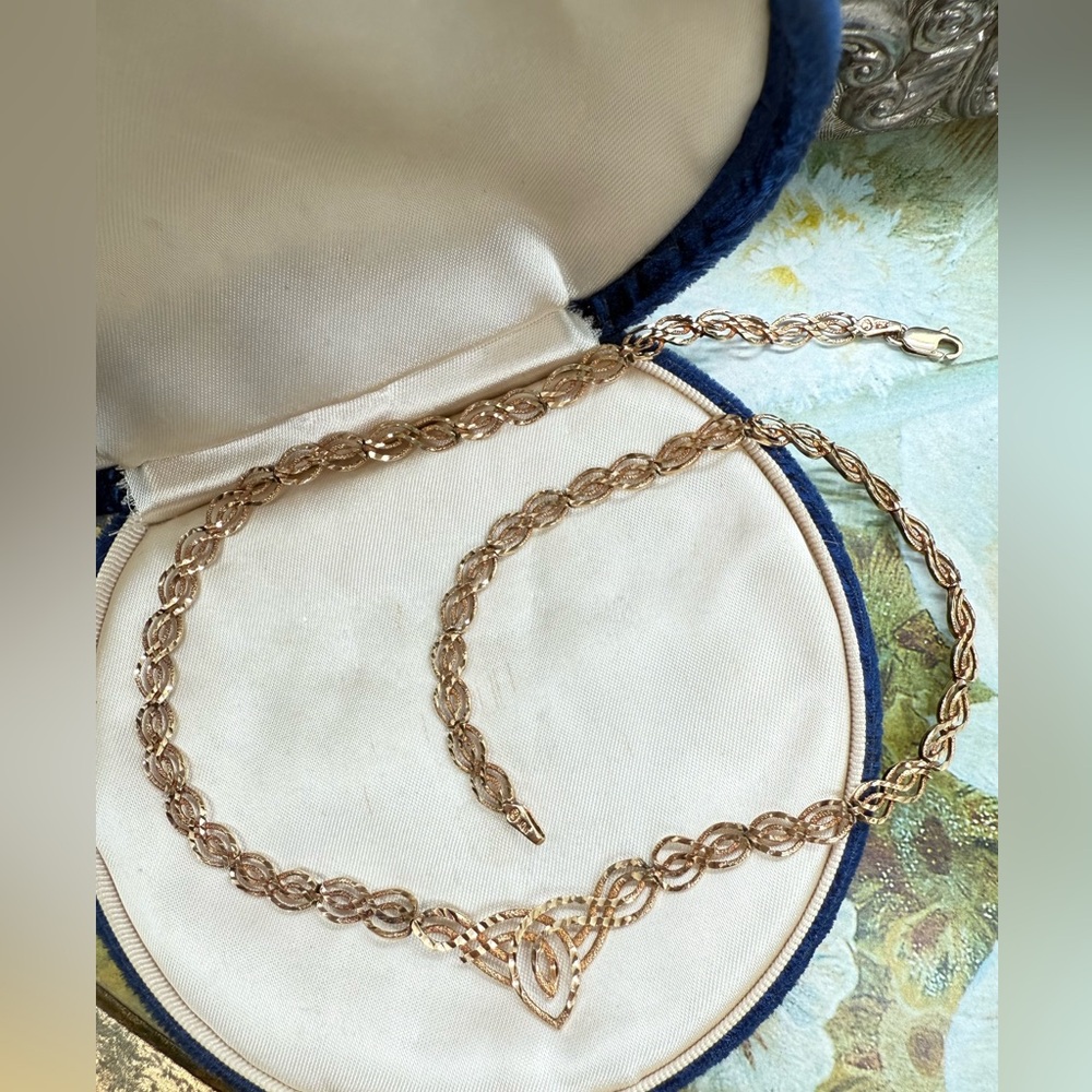 Vintage yellow gold scroll necklace